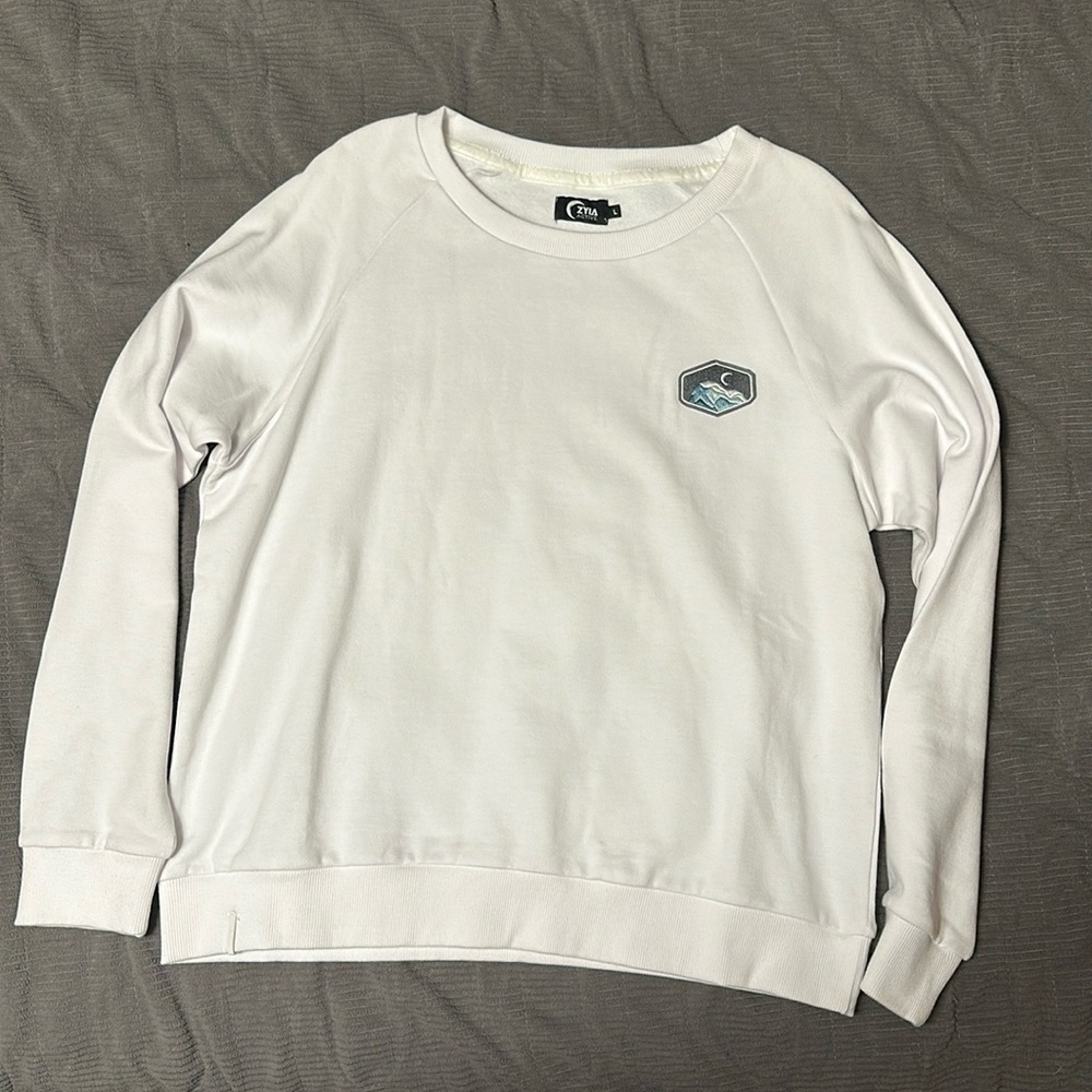 Zyia white sweatshirt